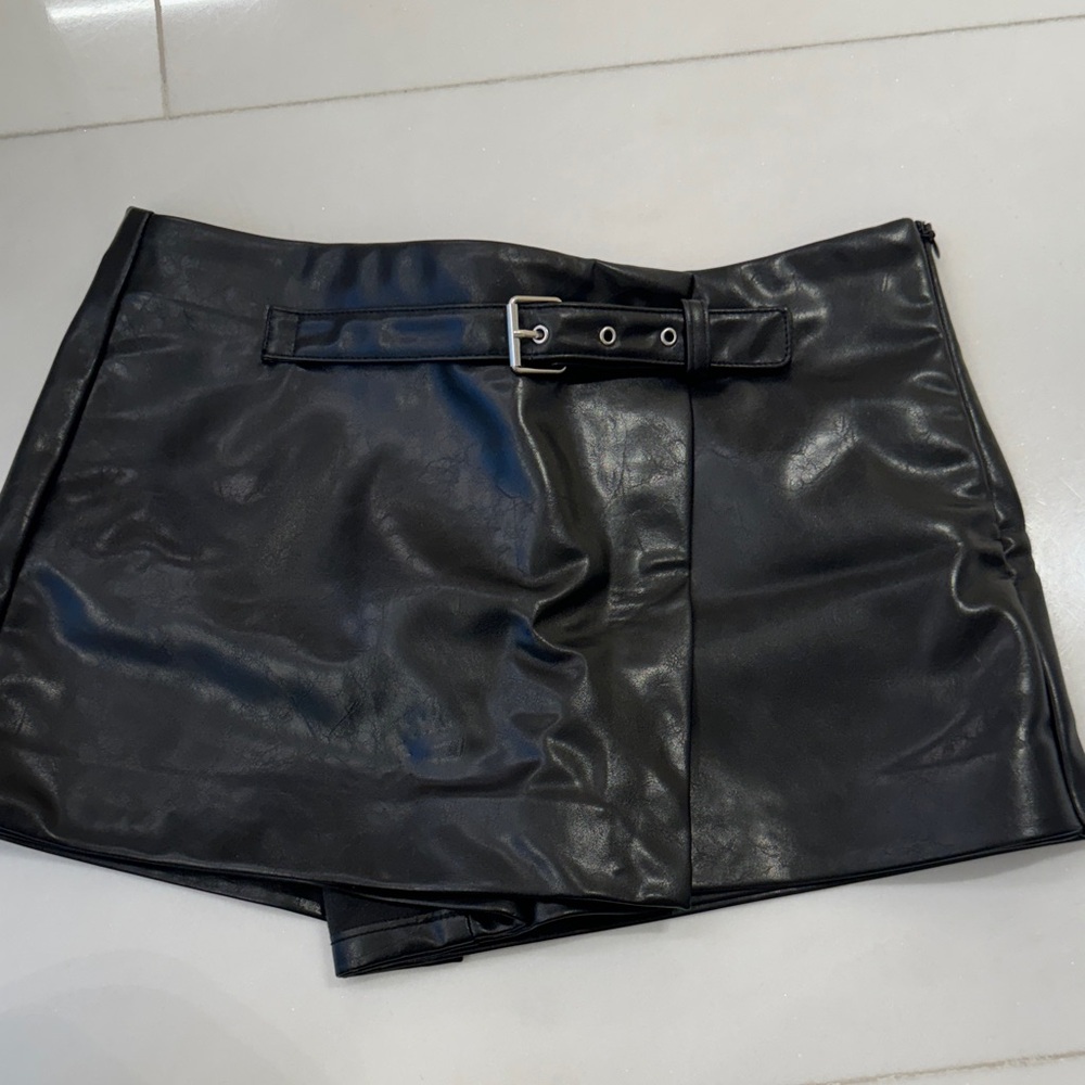 Zara mini leather skirt with shorts inside size xs
